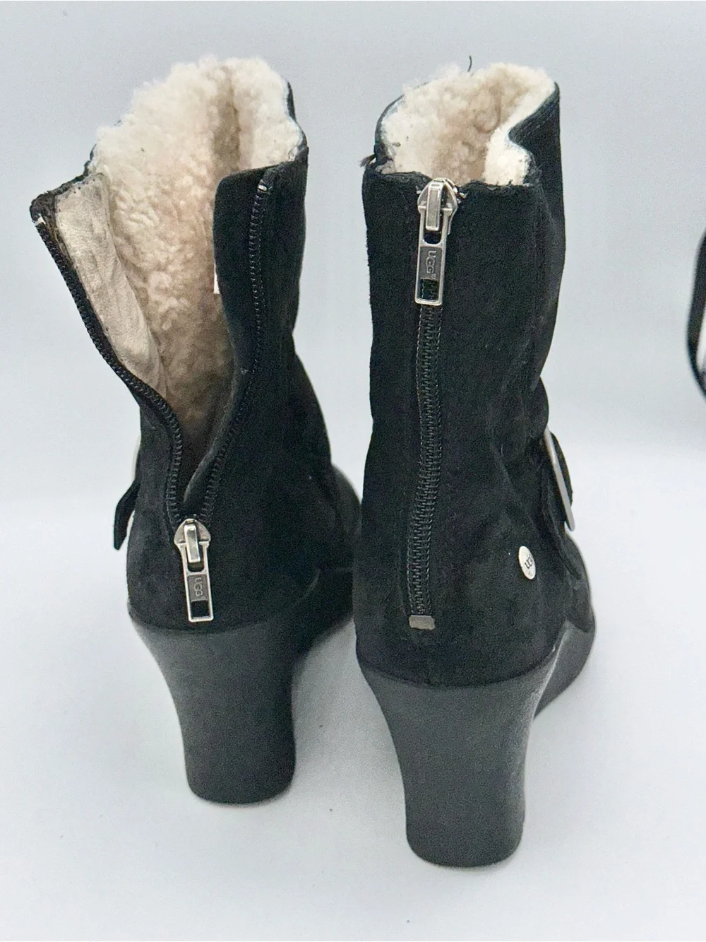 Women's UGG Gissella Suede Wedge Shearling Boot Black Size 6 Preowned  AA27
